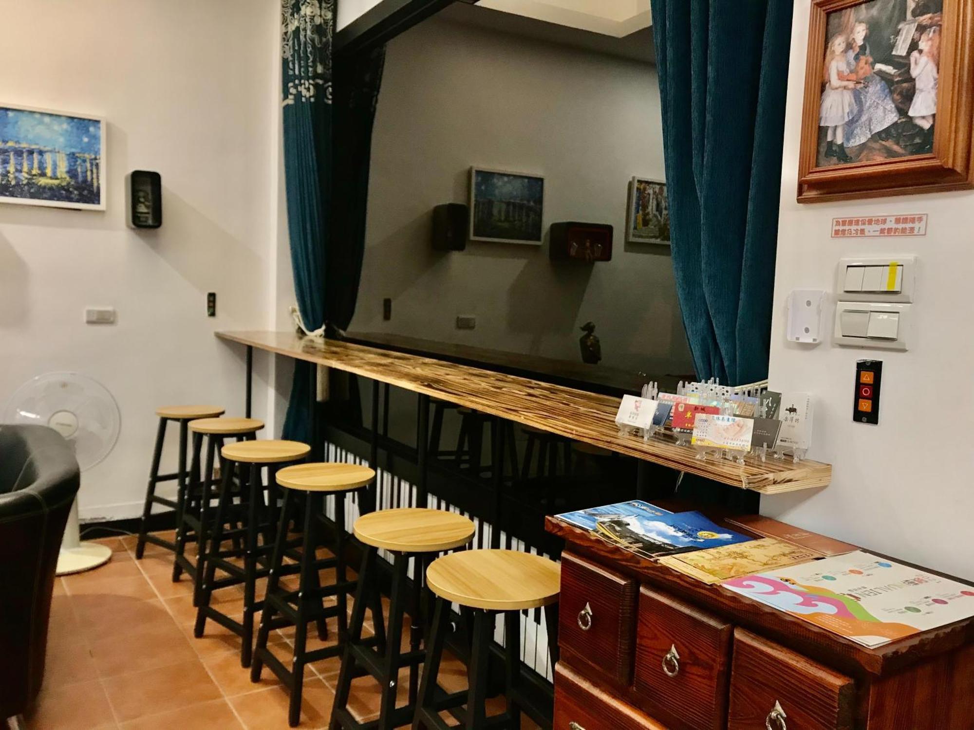 小小鋼琴家民宿&近夜市文創美食街 Kota Hualien Bagian luar foto